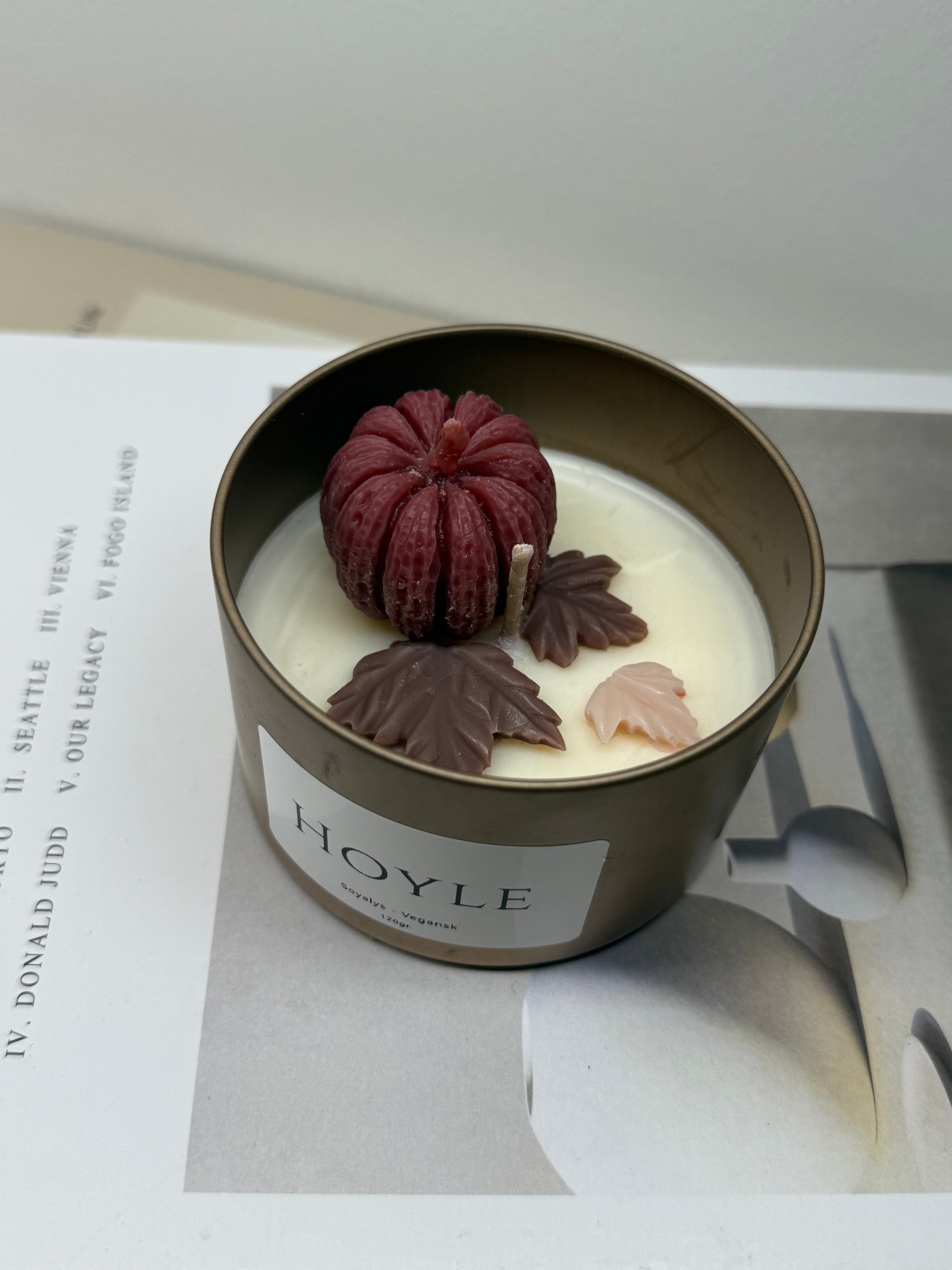 Hoyle-candle-soyalys-duftlys-pyntlys-pyntelys-soyavokslys-stearinlys-levende lys-gresskar-vegansk