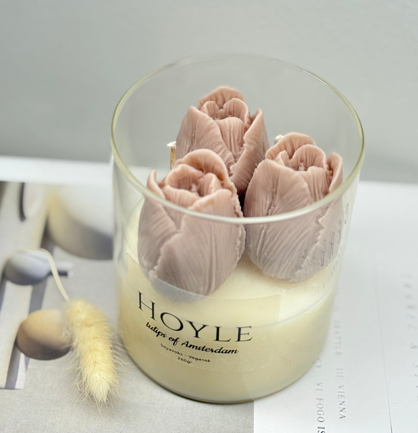 Hoyle-candle-soyalys-duftlys-pyntlys-pyntelys-soyavokslys-stearinlys-levende lys-tulips-blomster-tulipaner-vegansk 