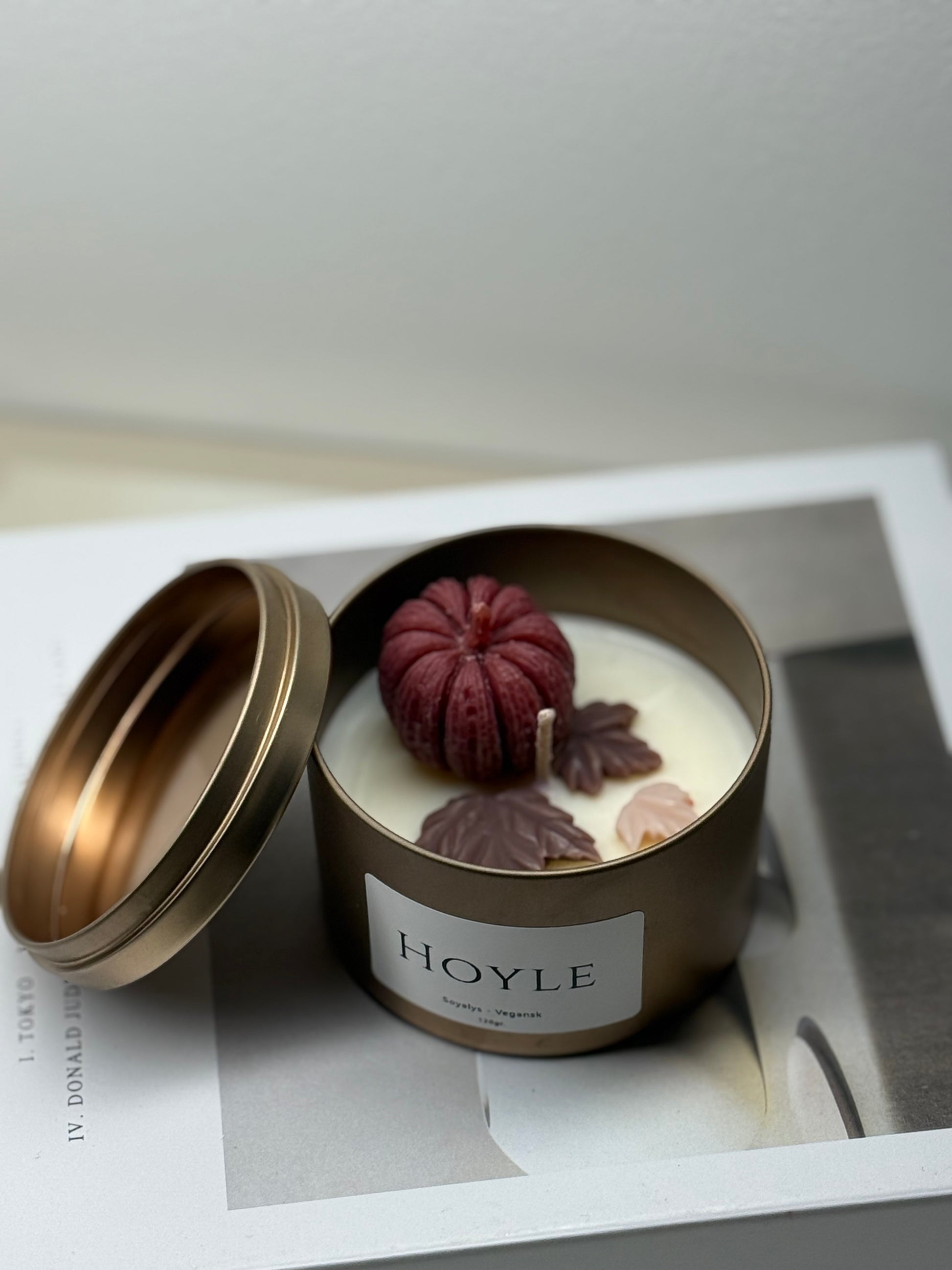 Hoyle-candle-soyalys-duftlys-pyntlys-pyntelys-soyavokslys-stearinlys-levende lys-gresskar-vegansk